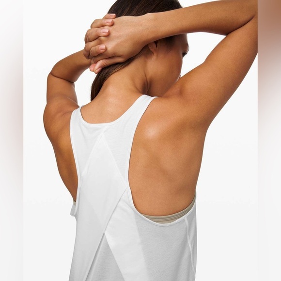 Lululemon Essential Tank *Pleated, size approx 4 - Picture 3 of 11